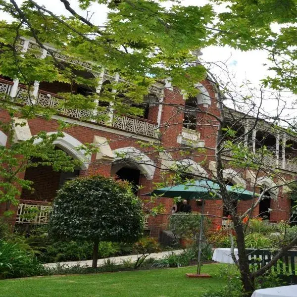The Old Priory to Melbourne Airport premium and luxurious chauffeur service