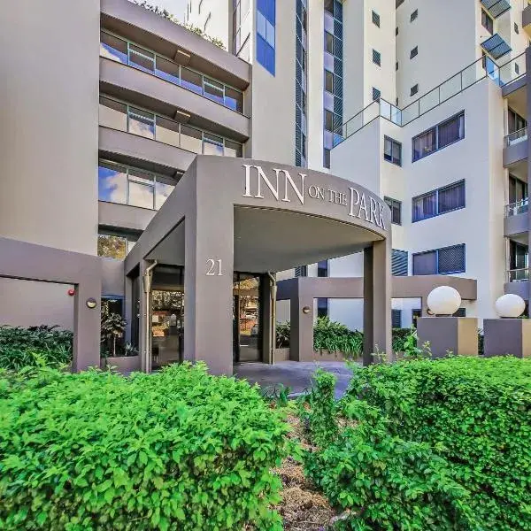 Inn on the Park Apartments to Brisbane Airport (BNE) premium and luxurious chauffeur service