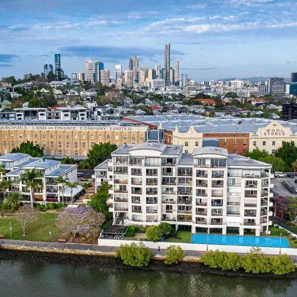 Goldsborough Place Apartments to Brisbane Airport (BNE) premium and luxurious chauffeur service