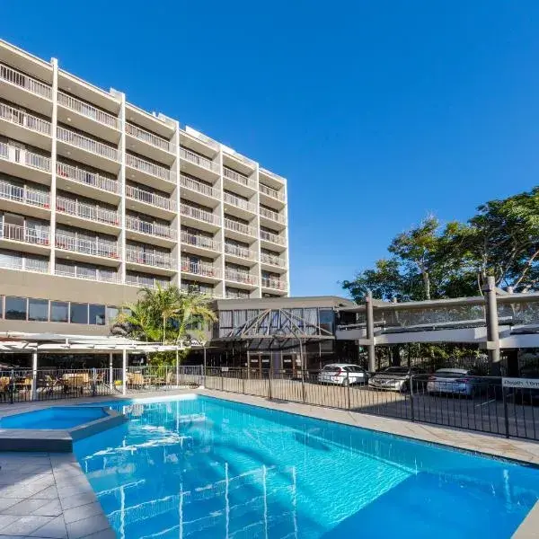 Mercure Rockhampton to Brisbane Airport (BNE) premium and luxurious chauffeur service