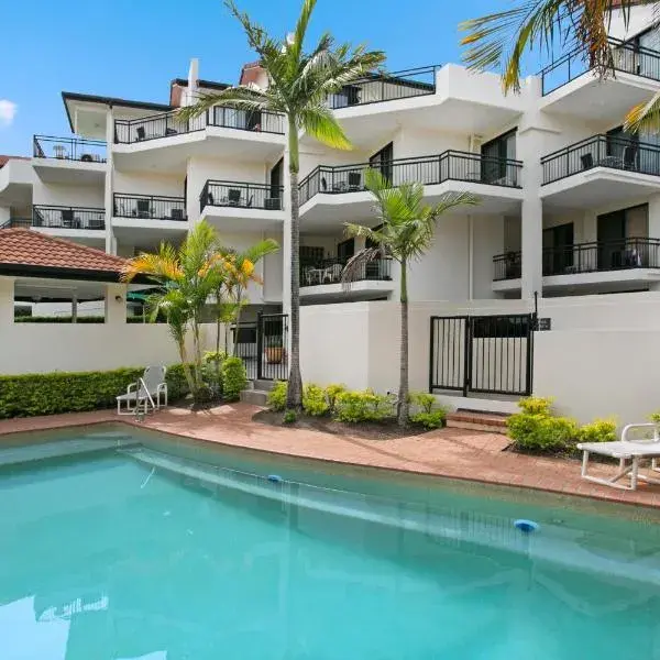 Windsurfer Resort to Brisbane Airport (BNE) premium and luxurious chauffeur service