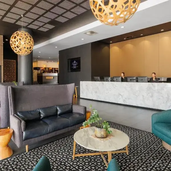 Hotel Grand Chancellor Brisbane to Brisbane Airport (BNE) premium and luxurious chauffeur service