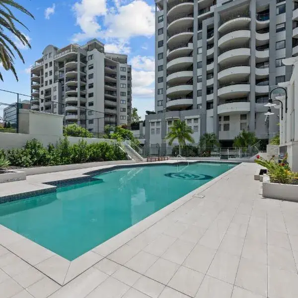 The Oasis Apartments to Brisbane Airport (BNE) premium and luxurious chauffeur service
