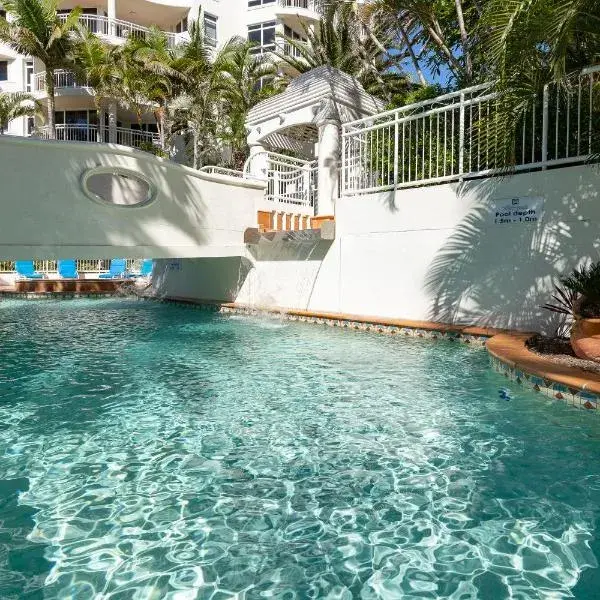 ULTIQA Burleigh Mediterranean Resort to Brisbane Airport (BNE) premium and luxurious chauffeur service