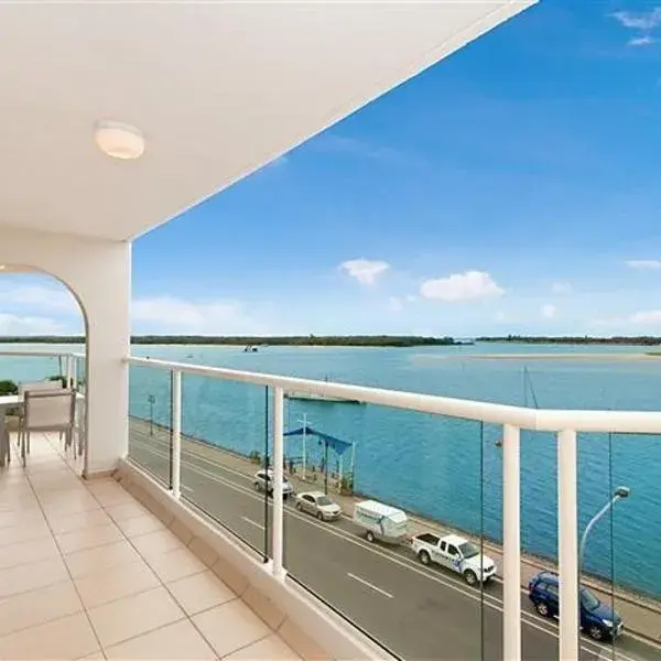 Beaconlea to Brisbane Airport (BNE) premium and luxurious chauffeur service