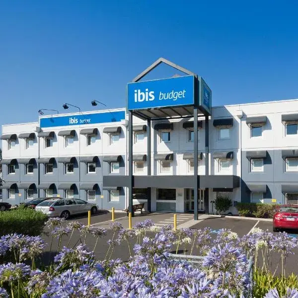ibis Budget - Dandenong to Melbourne Airport premium and luxurious chauffeur service