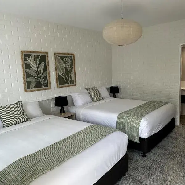 The Shamrock Hotel to Brisbane Airport (BNE) premium and luxurious chauffeur service