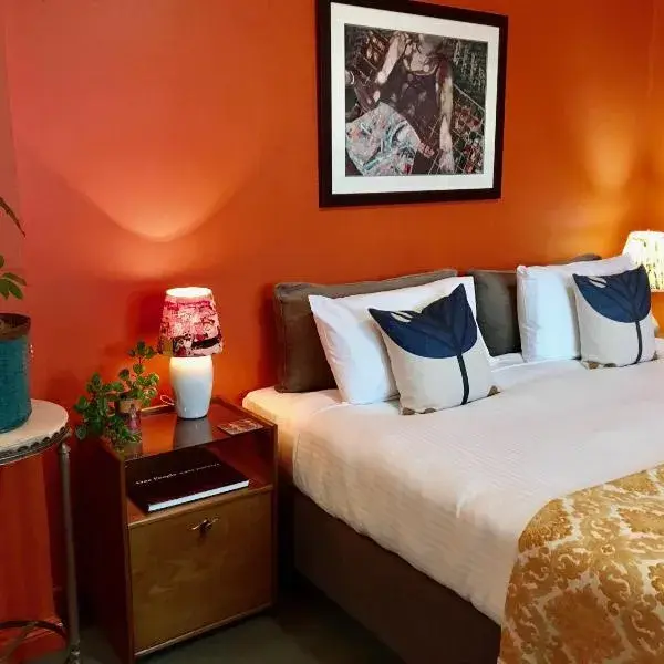 Vine Valley Inn to Sydney Airport (SYD) premium and luxurious chauffeur service