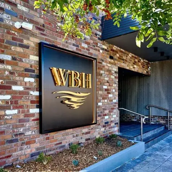 Warners Bay Hotel to Sydney Airport (SYD) premium and luxurious chauffeur service