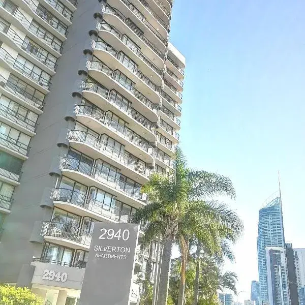 Silverton Apartment Resort Surfers Paradise to Brisbane Airport (BNE) premium and luxurious chauffeur service