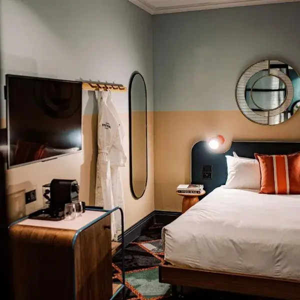 Stay at Hotel Steyne to Sydney Airport (SYD) premium and luxurious chauffeur service