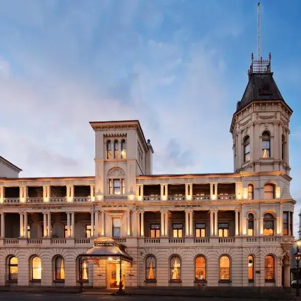 Craig's Royal Hotel to Melbourne Airport premium and luxurious chauffeur service
