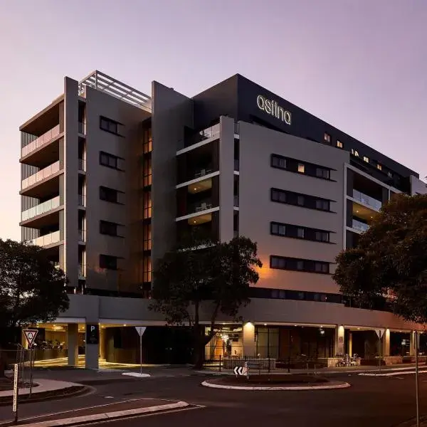 Astina Suites, Penrith to Sydney Airport (SYD) premium and luxurious chauffeur service