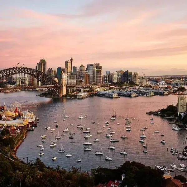 View Sydney to Sydney Airport (SYD) premium and luxurious chauffeur service