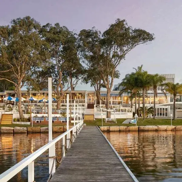 The Beachcomber Hotel & Resort to Sydney Airport (SYD) premium and luxurious chauffeur service