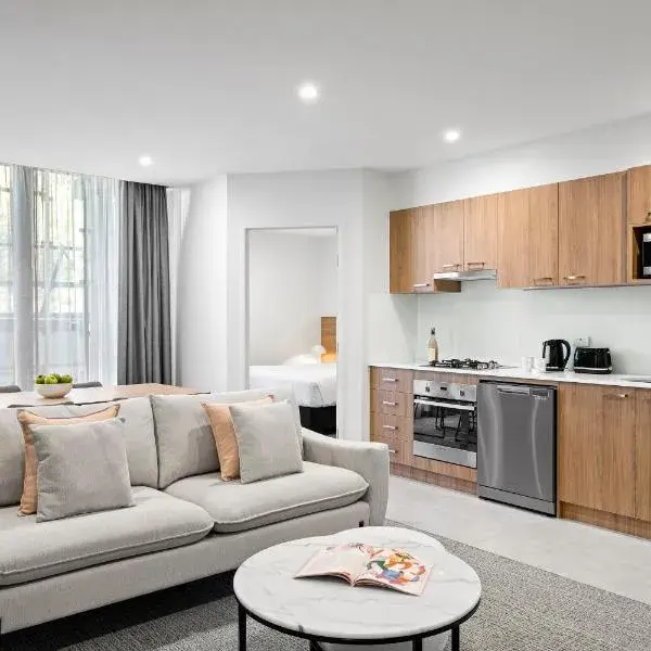 Quest Ivanhoe to Melbourne Airport premium and luxurious chauffeur service