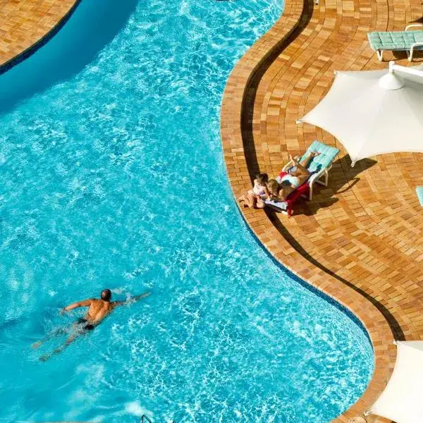 2nd Avenue Beachside Apartments to Brisbane Airport (BNE) premium and luxurious chauffeur service