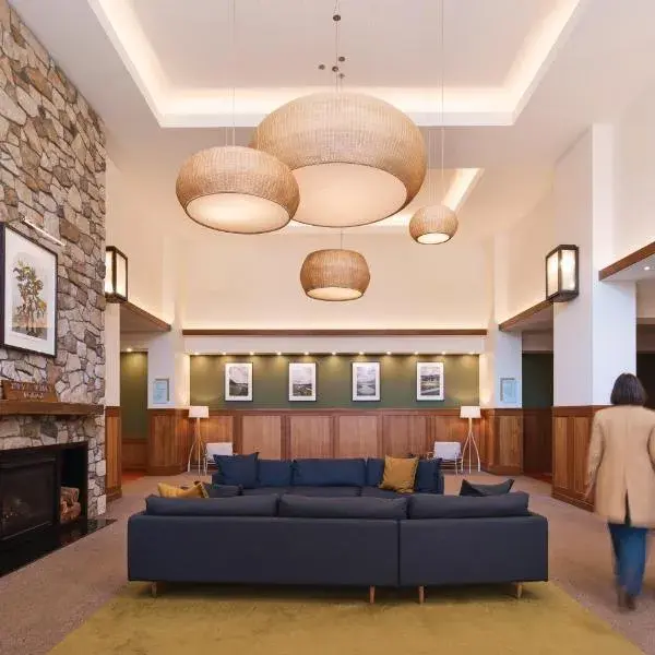 Yarra Valley Lodge to Melbourne Airport premium and luxurious chauffeur service