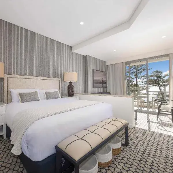 Peppers Manly Beach to Sydney Airport (SYD) premium and luxurious chauffeur service