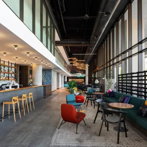 Aloft Perth to Perth Airport (PER) premium and luxurious chauffeur service