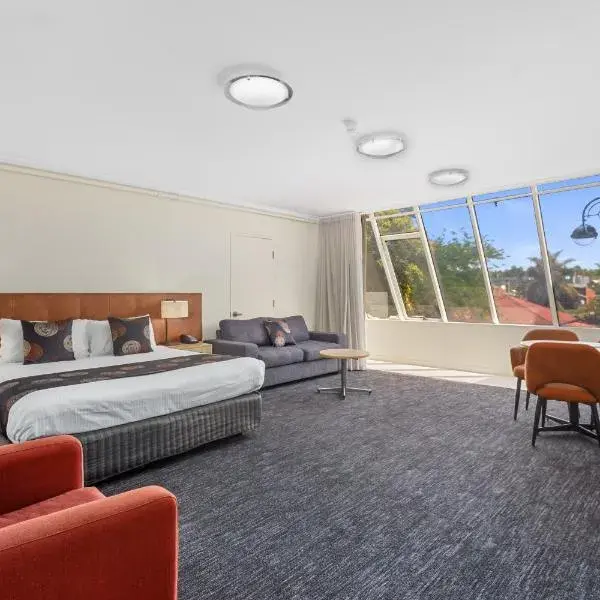 Comfort Hotel Adelaide Meridien to Adelaide Airport (ADL) premium and luxurious chauffeur service