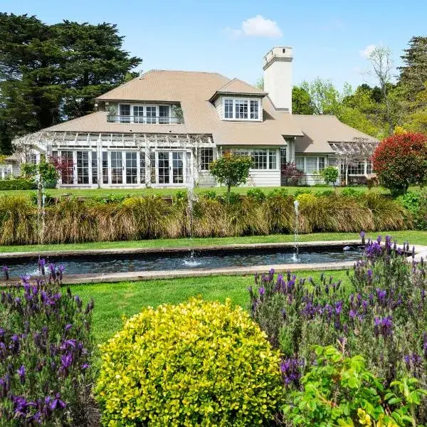 Parklands Country Gardens & Lodges Blue Mountains to Sydney Airport (SYD) premium and luxurious chauffeur service