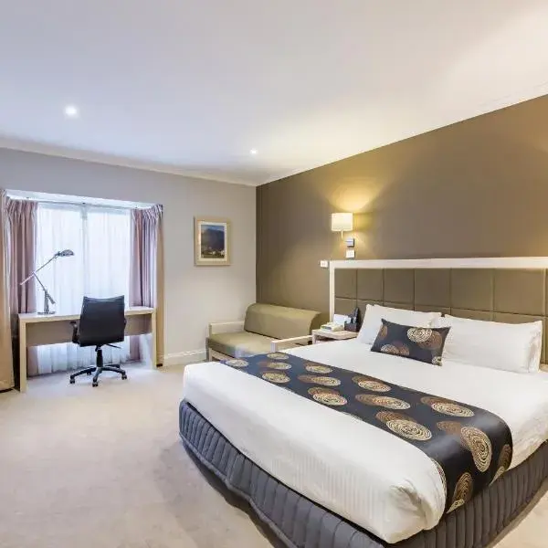 The Waverley International Hotel to Melbourne Airport premium and luxurious chauffeur service