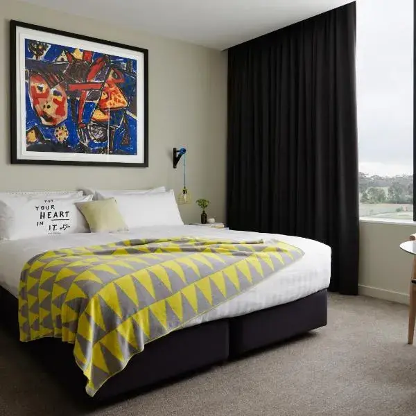 Art Series - The Larwill Studio to Melbourne Airport premium and luxurious chauffeur service