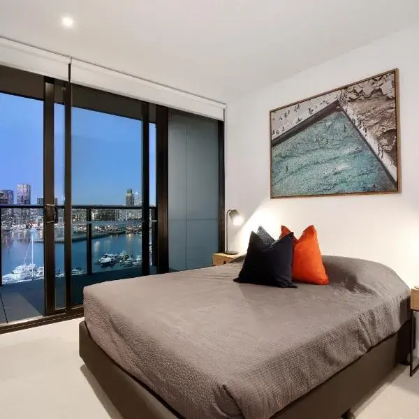 Orange Stay at Collins Wharf to Melbourne Airport premium and luxurious chauffeur service