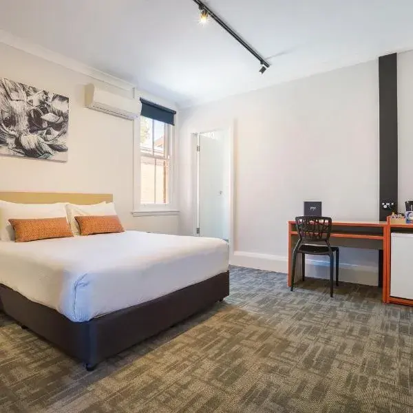 Nightcap at Regents Park Hotel to Sydney Airport (SYD) premium and luxurious chauffeur service
