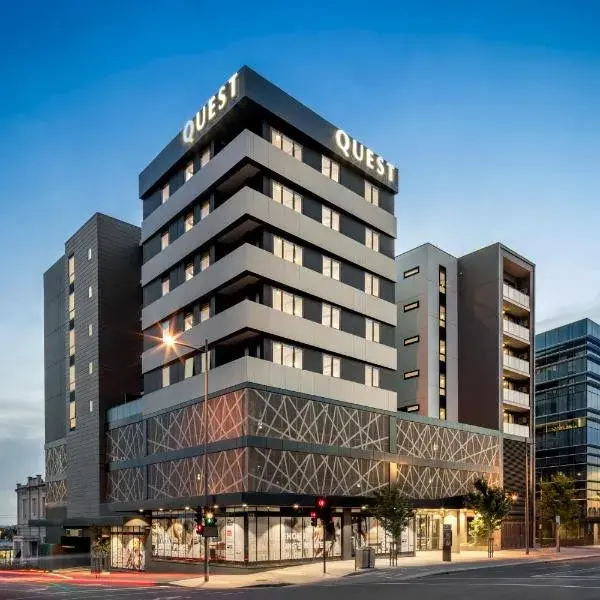 Quest Dandenong Central to Melbourne Airport premium and luxurious chauffeur service