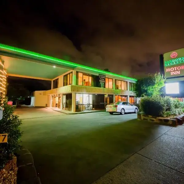 Sandown Regency Hotel & Apartments to Melbourne Airport premium and luxurious chauffeur service