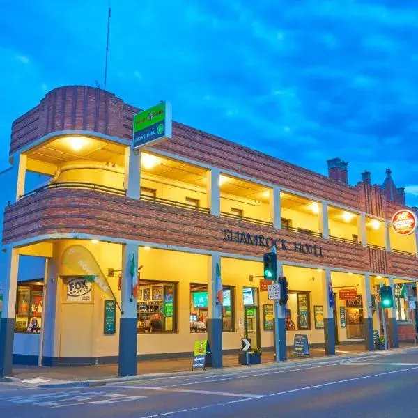Shamrock Hotel to Melbourne Airport premium and luxurious chauffeur service