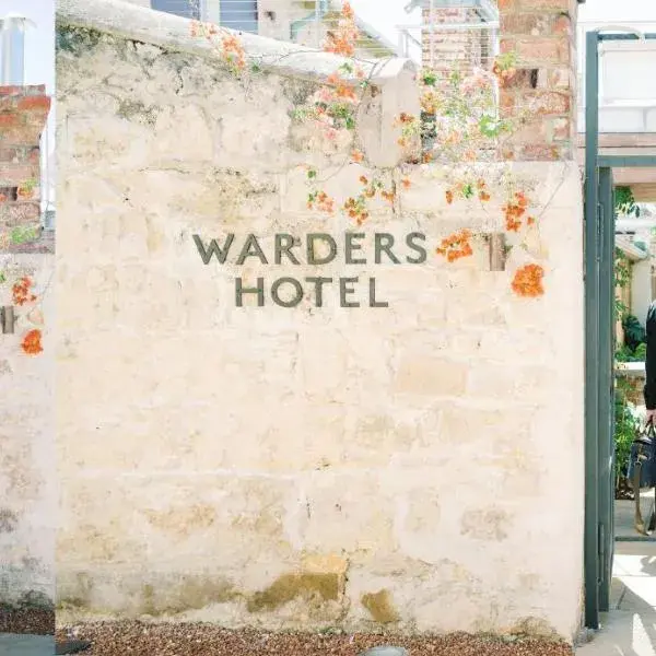Warders Hotel by Garde to Perth Airport (PER) premium and luxurious chauffeur service