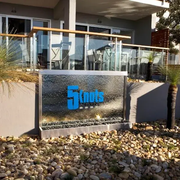 5 Knots Metung to Melbourne Airport premium and luxurious chauffeur service
