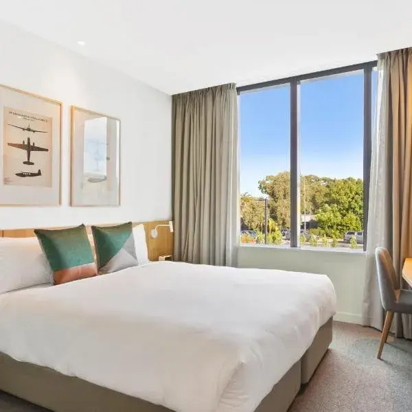 Mantra on Sydney Airport to Sydney Airport (SYD) premium and luxurious chauffeur service