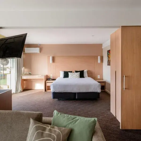 The Terrace Hotel Adelaide to Adelaide Airport (ADL) premium and luxurious chauffeur service