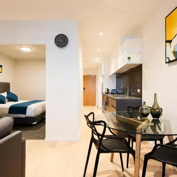Artel Apartments Brunswick to Melbourne Airport premium and luxurious chauffeur service