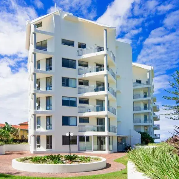 Oceanside Resort - Absolute Beachfront Apartments to Brisbane Airport (BNE) premium and luxurious chauffeur service