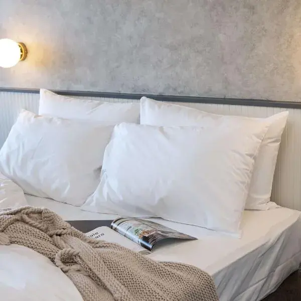 Hotel TOTTO Wollongong to Sydney Airport (SYD) premium and luxurious chauffeur service