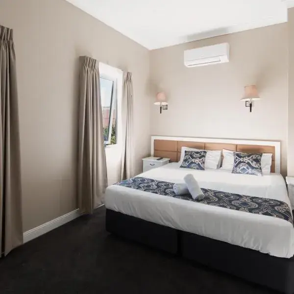 Lily Sands Inn to Melbourne Airport premium and luxurious chauffeur service