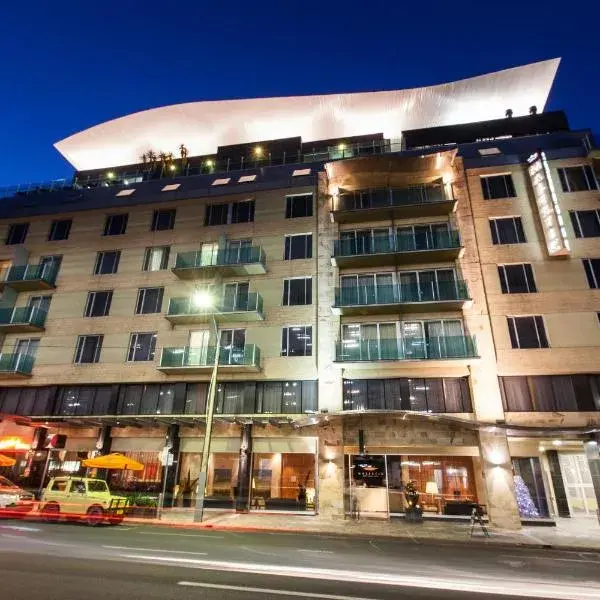 Majestic Roof Garden Hotel to Adelaide Airport (ADL) premium and luxurious chauffeur service