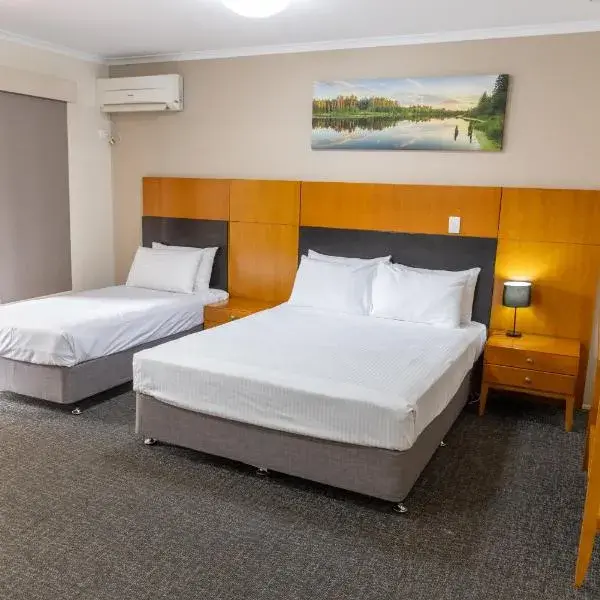 Sundowner Hotel Motel to Brisbane Airport (BNE) premium and luxurious chauffeur service