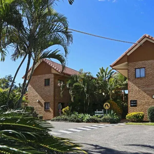 Quality Hotel Robertson Gardens to Brisbane Airport (BNE) premium and luxurious chauffeur service