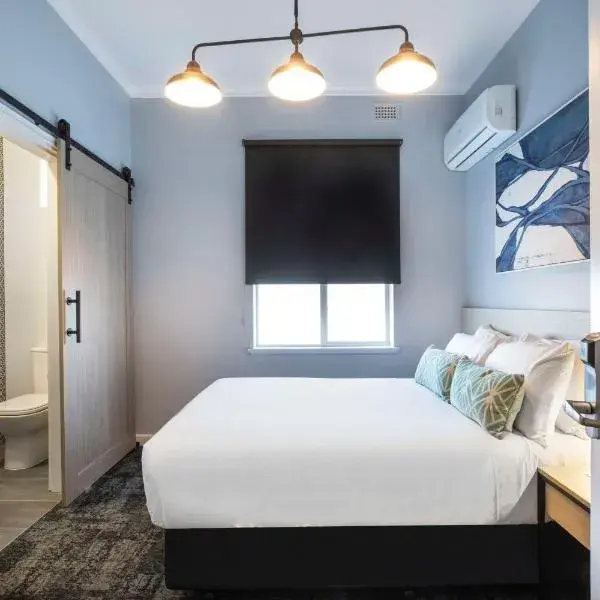 Nightcap at Rex Hotel to Adelaide Airport (ADL) premium and luxurious chauffeur service