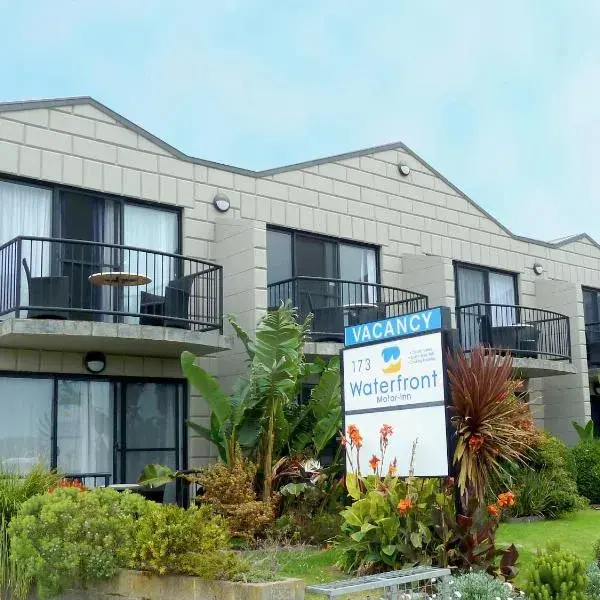 Apollo Bay Waterfront Motor Inn to Melbourne Airport premium and luxurious chauffeur service