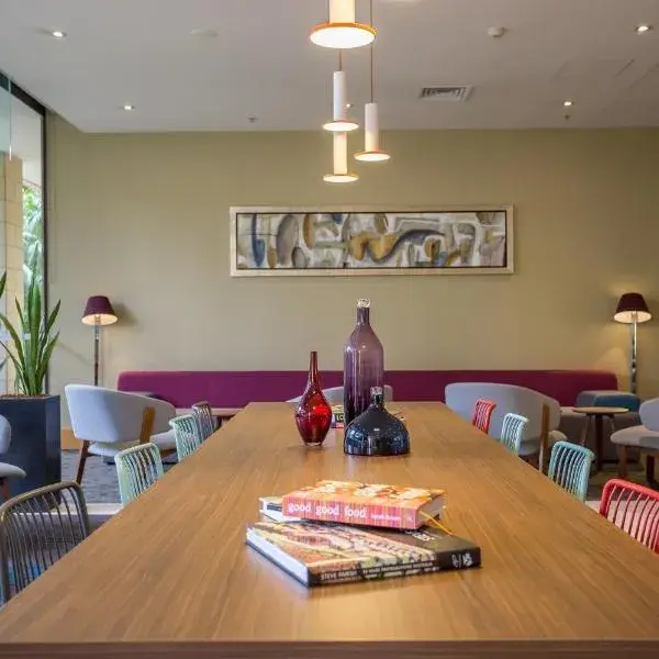 Crowne Plaza Sydney Macquarie Park by IHG to Sydney Airport (SYD) premium and luxurious chauffeur service