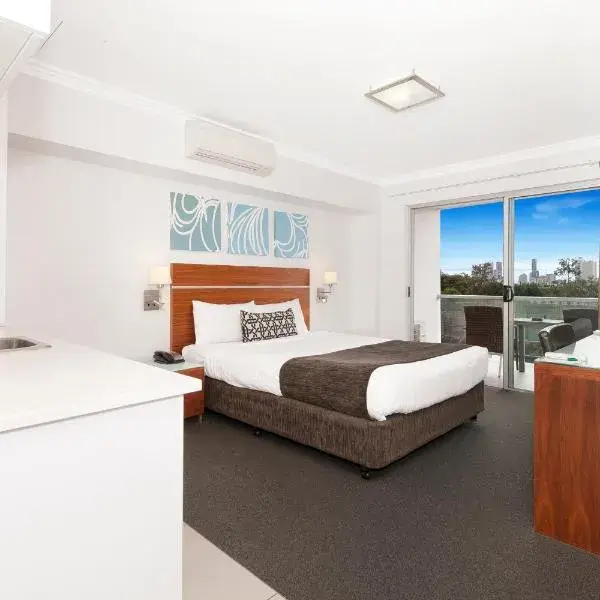 Hotel Chino to Brisbane Airport (BNE) premium and luxurious chauffeur service