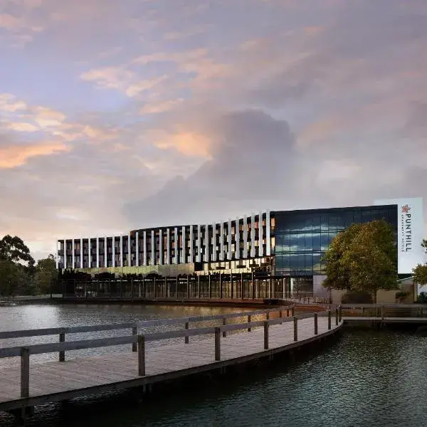 Punthill Caroline Springs to Melbourne Airport premium and luxurious chauffeur service