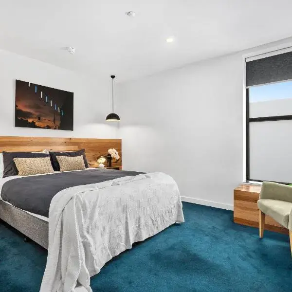 The Electric Hotel to Melbourne Airport premium and luxurious chauffeur service